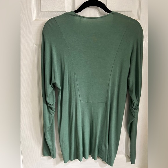 Twelfth Street by Cynthia Vincent Plunge Neck Long Sleeve Top Size M - Picture 2 of 4